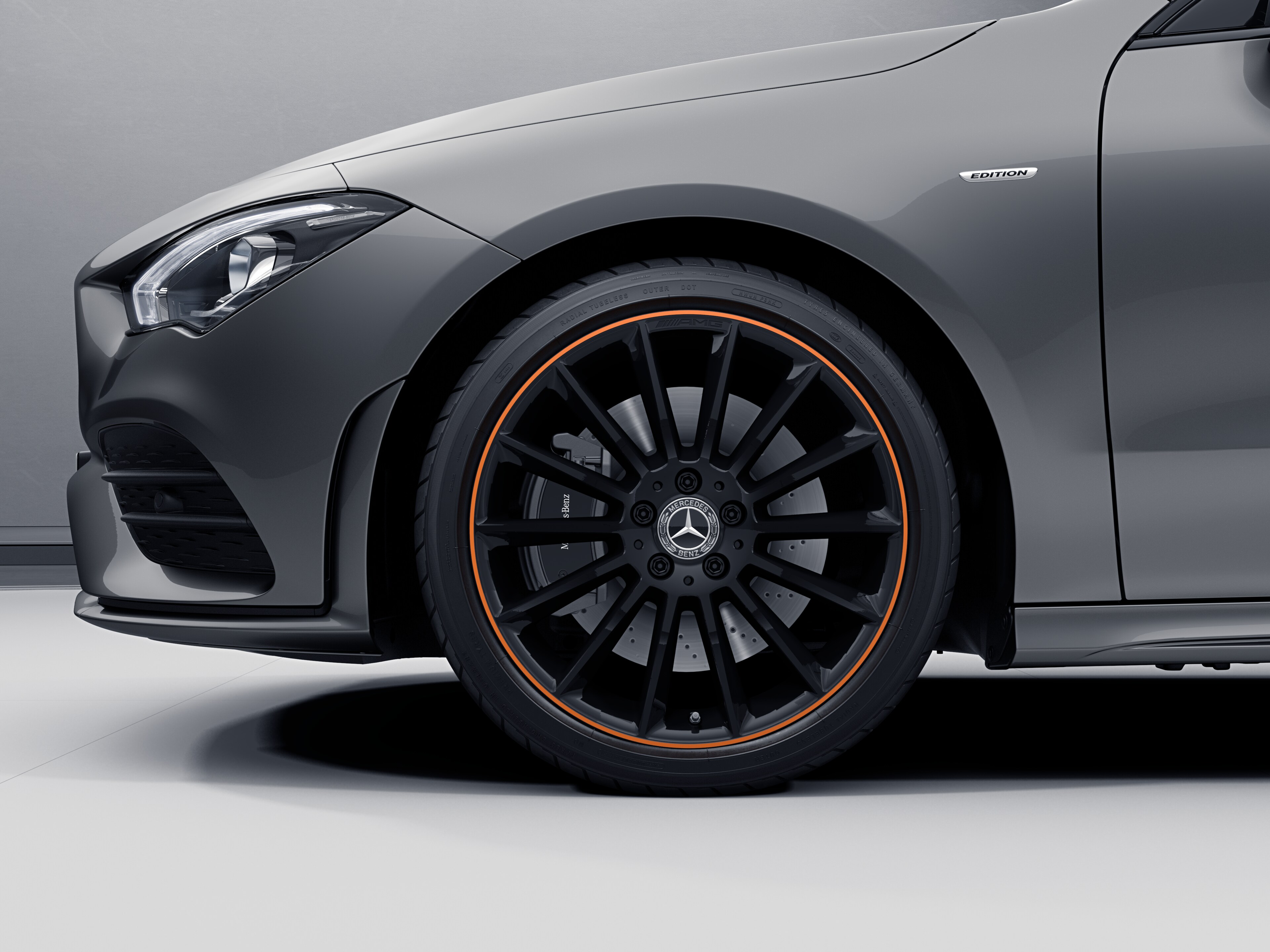 AMG multi-spoke wheel, 48.3 cm (19-inch), Rim flange, painted orange - 7,5 J x 19 ET 49, black