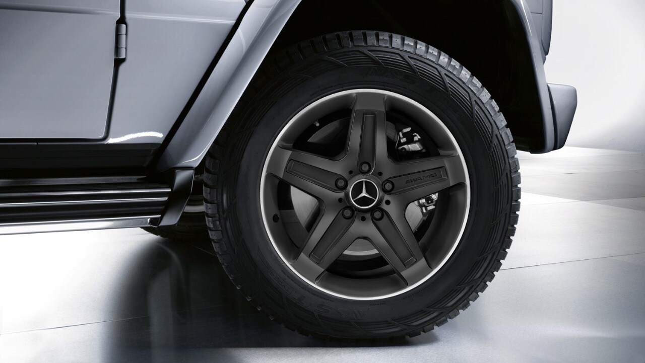 AMG 5-spoke wheel, 48.3 cm (19-inch) - 9,5 J x 19 ET 50, black, high-sheen